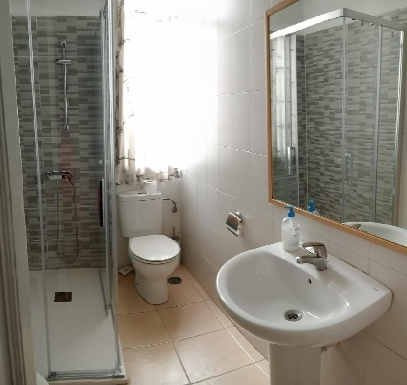 Hostal Yolanda Madrid Ngoại thất bức ảnh