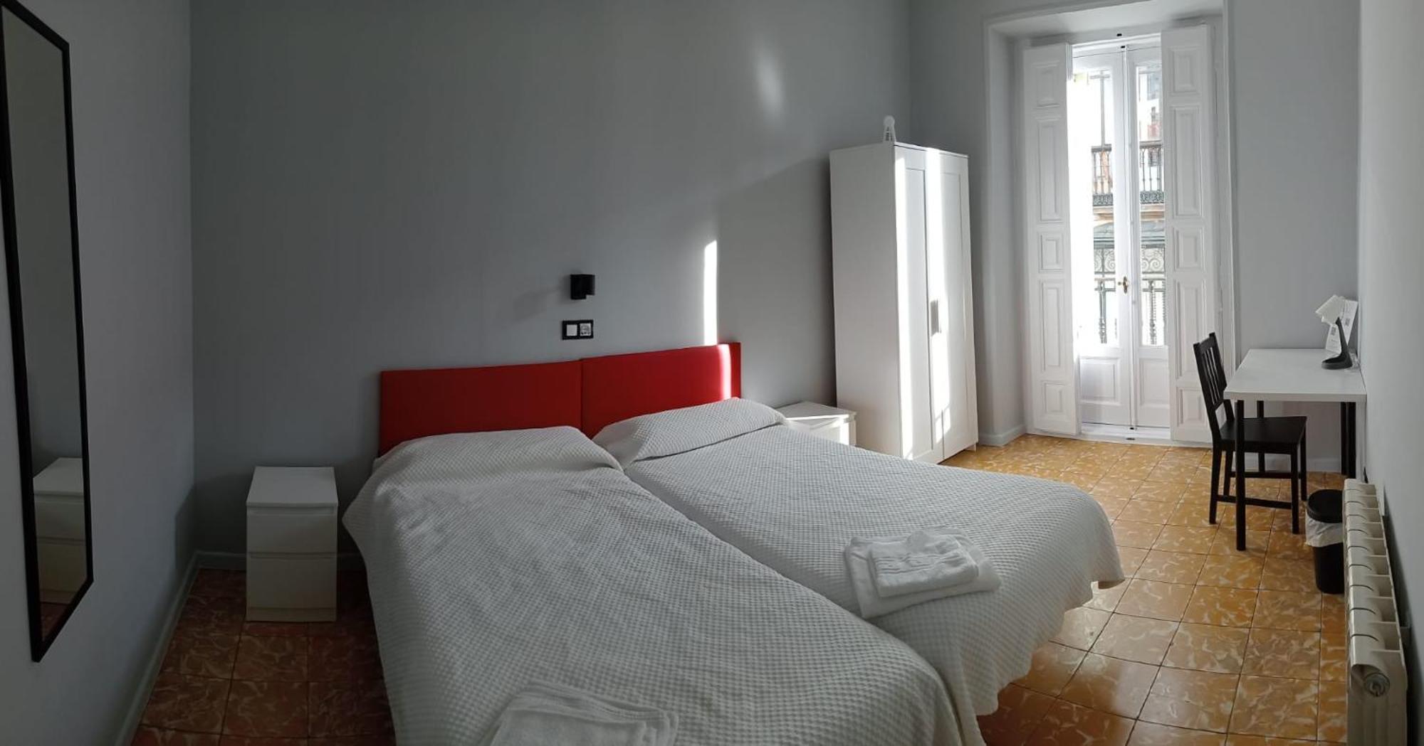 Hostal Yolanda Madrid Ngoại thất bức ảnh