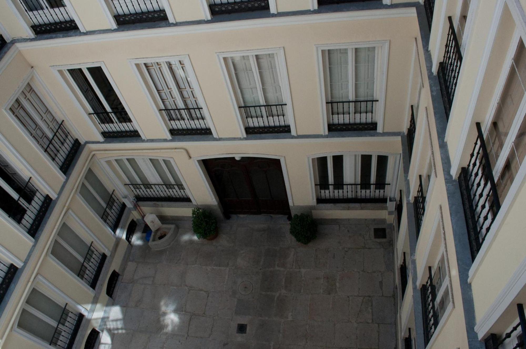 Hostal Yolanda Madrid Ngoại thất bức ảnh