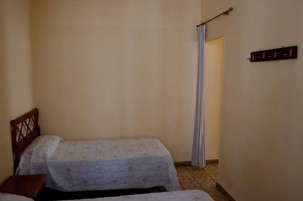 Hostal Yolanda Madrid Ngoại thất bức ảnh