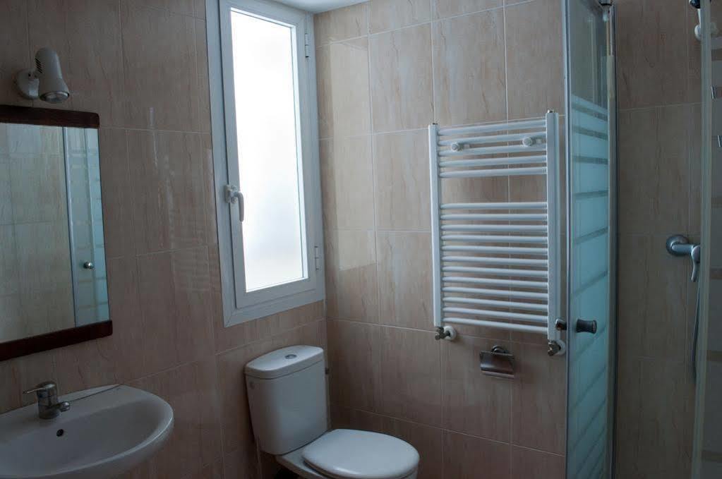 Hostal Yolanda Madrid Ngoại thất bức ảnh
